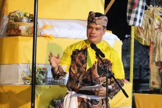 
 Pjs. Bupati Kukar Bambang Arwanto Hadiri Upacara di Pura Payogan Agung Kutai