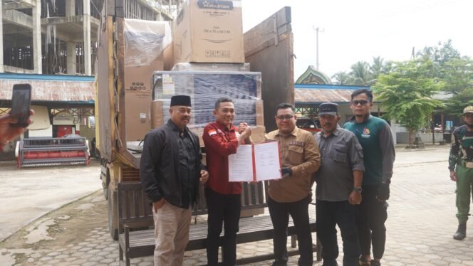 
 Bupati Kukar Edi Damansyah : “Tolong Jaga dan Pelihara Dengan Baik Bantuan Yang Diberikan Pemerintah”