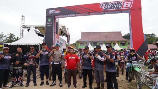 
 Ratusan Rider Ikuti Trail Trank Sang ke-6 Sangasanga