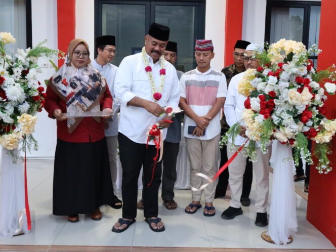 
 Bupati Kukar Edi Damansyah Resmikan Kantor Desa dan BPU Desa Loa Raya