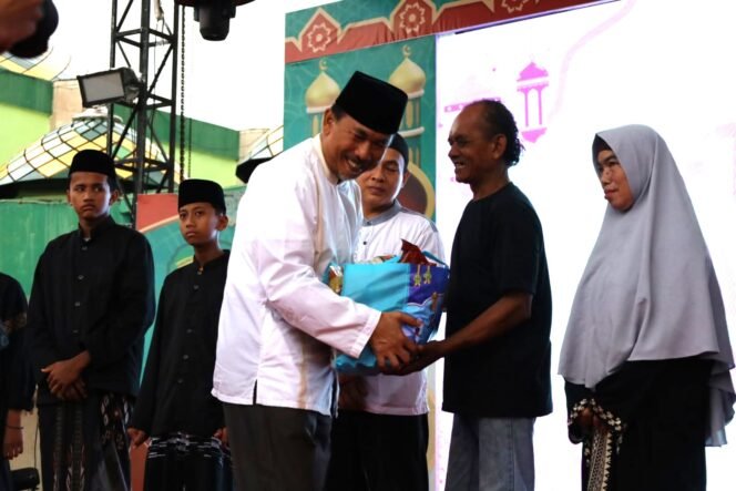 
 Sekda Kukar Sunggono Hadiri Buka Bersama Paskas Kukar dan Para Santri