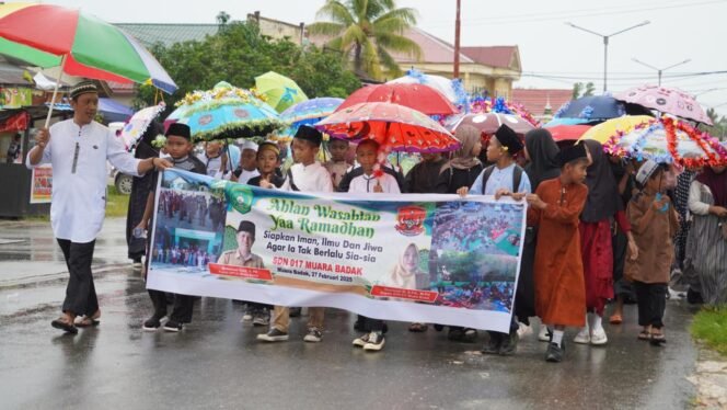 
 Sambut Bulan Ramadhan 1446 H, Kecamatan Muara Badak Gelar Pawai Tarhib Dengan Meriah