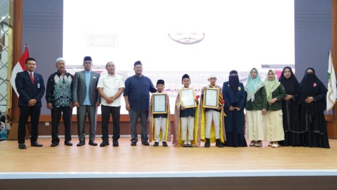 
 Sekretaris Badan Kesbangpol Sutrisno Hadiri Wisuda Tahfidz Qur’an MI RHQ