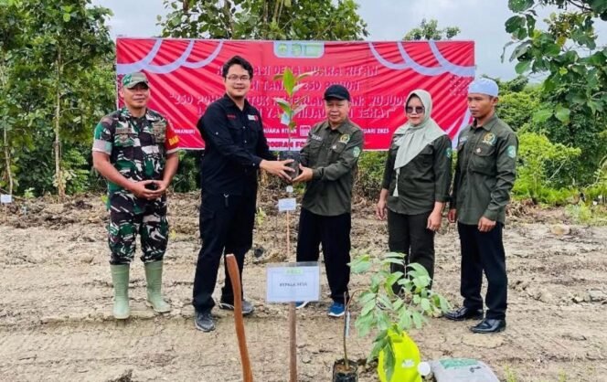 
 Pemerintah Desa Muara Ritan Gelar Aksi Tanam 250 Pohon