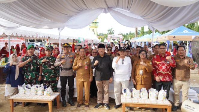 
 Sekda Kukar Sunggono Resmikan Pembukaan Gerakan Pangan Murah Tahun 2025