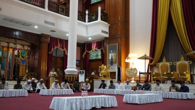
 Bupati Kukar Hadiri Buka Puasa Bersama Sultan Kutai Kartanegara Ing Martadipura