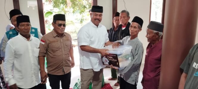 
 Bupati Kukar Serahkan Bantuan di Dusun Merangan Desa Loh Sumber