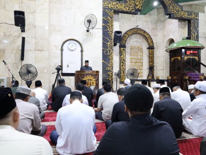 
 Bupati Kukar Edi Damansyah: “Berpuasa Selama Sebulan Penuh Disempurnakan Dengan Mengeluarkan Zakat Fitrah Dan Harta”