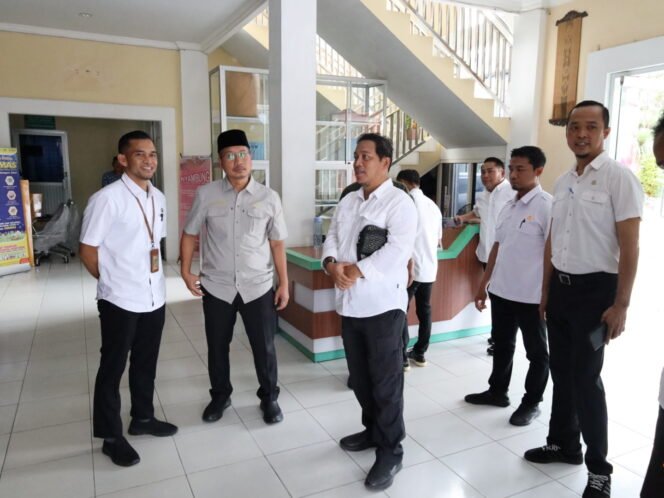 
 Asisten III Kukar Sidak Ke Beberapa OPD Kukar Pasca Libur Lebaran