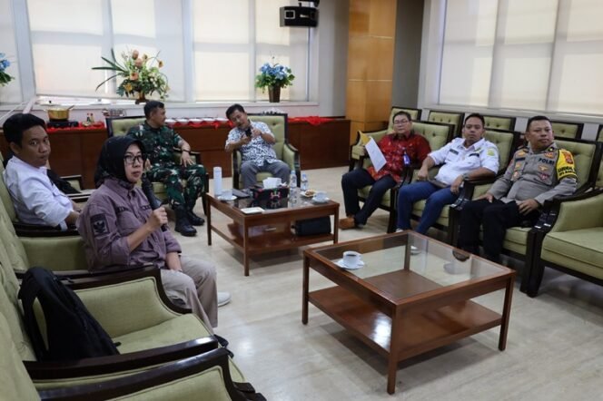 
 Sekda Kukar Pimpin Rakor Evaluasi Pasca PSU Pilkada 2025 Bersama 20 Camat