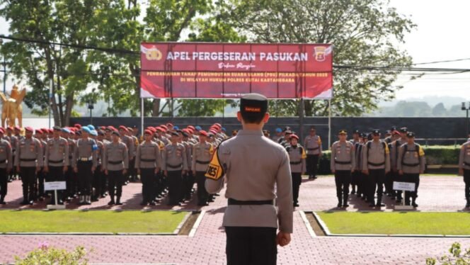 
 Polres Kukar Gelar Apel Pergeseran Pasukan Pengamanan TPS