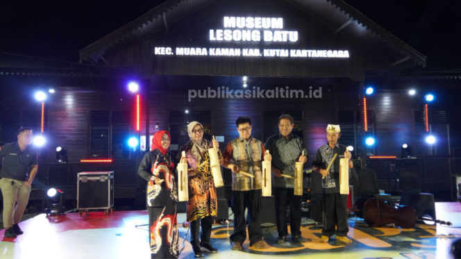 
 Wakil Bupati Kukar Rendi Solihin Buka Festival Memory of Yupa Muara Kaman Tahun 2025