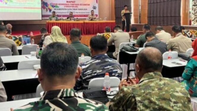 
 Forkopimcam se-Kutim Ikuti Rapat Bahas Strategi Deteksi Dini Kerawanan Sosial dan Bencana Hidrometeorologi