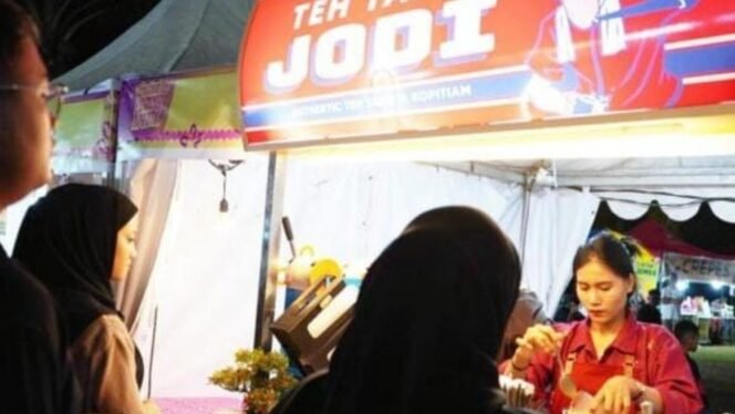 
 Roda Ekonomi Lokal dalam Festival Pemuda Kreatif 2025 di Kutim: Warga Antusias Berkunjung, Pelaku UMKM Untung