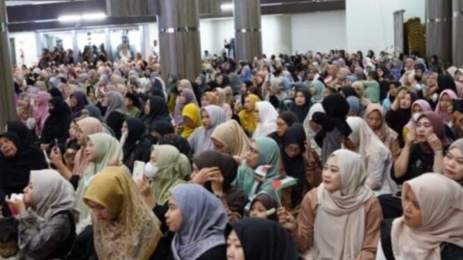 
 Ribuan Jamaah di Kutim Antusias Hadiri Kajian Akbar bersama Ustadz Koh Dennis Lim