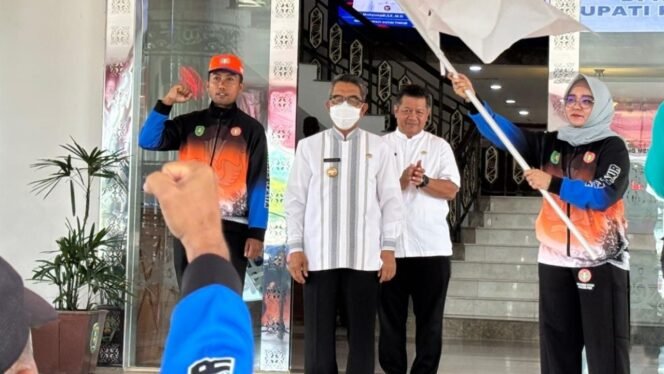 
 Lepas Kontingen Porseni PGRI Kaltim 2025, Bupati Tekankan Kekompakan dan Prestasi